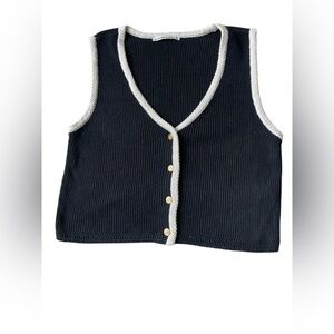 Abercrombie & Fitch Black and White Knit Vest